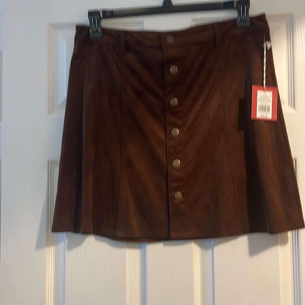 Button skirt